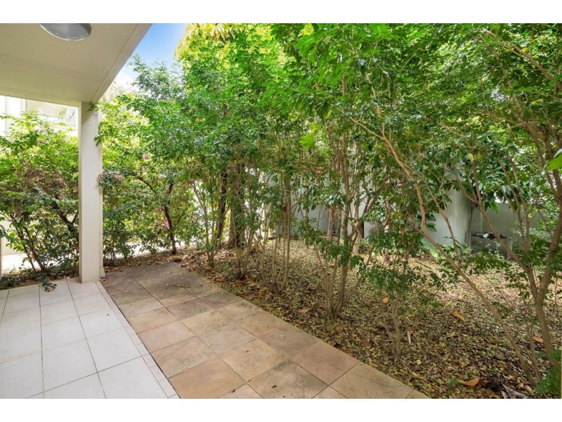 1/27 Gordon Street, Labrador QLD 4215