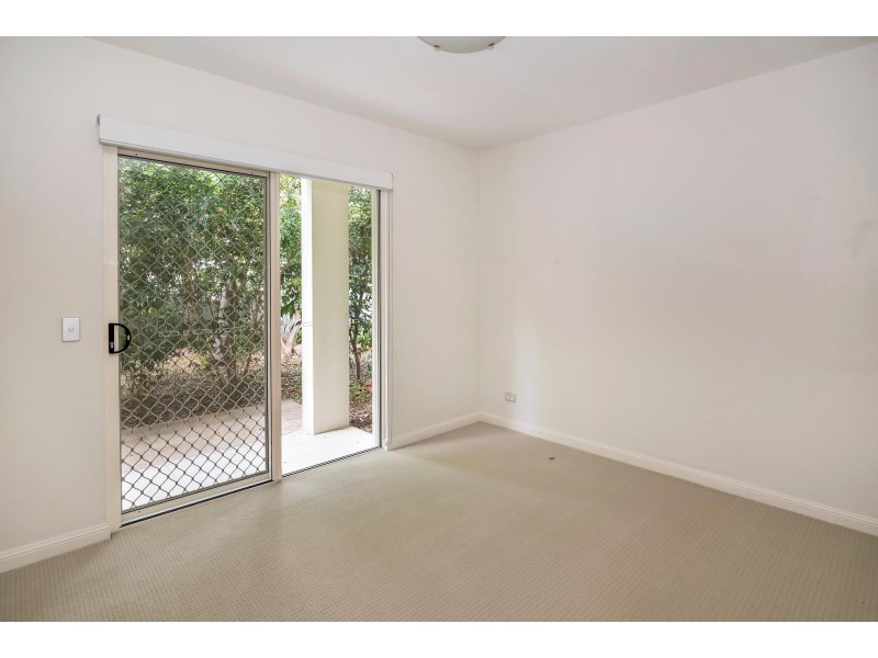 1/27 Gordon Street, Labrador QLD 4215