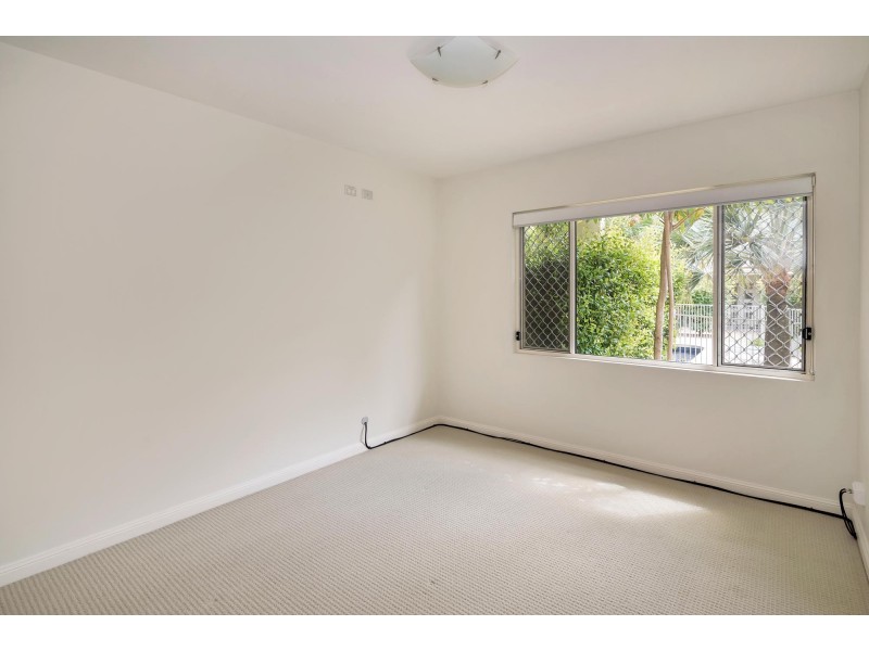 1/27 Gordon Street, Labrador QLD 4215