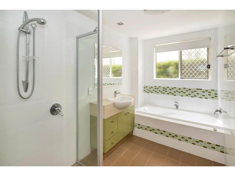 1/27 Gordon Street, Labrador QLD 4215