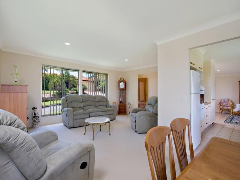 6 Wyara Close, Elanora QLD 4221