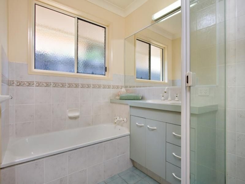 6 Wyara Close, Elanora QLD 4221