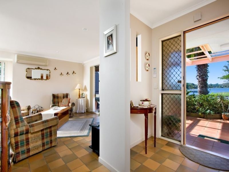 52 Japonica Drive, Palm Beach QLD 4221