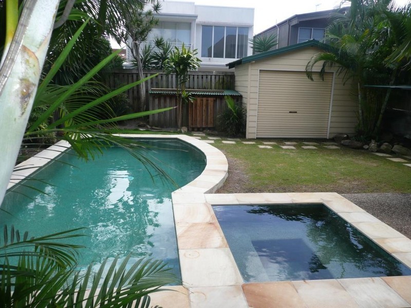27 Fourteenth Ave, Palm Beach QLD 4221