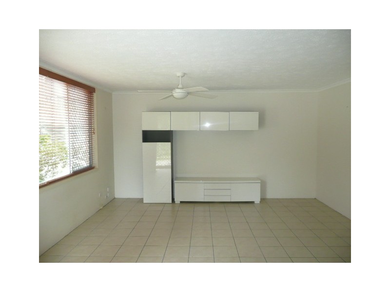 1/16 Mawarra Ave, Palm Beach QLD 4221