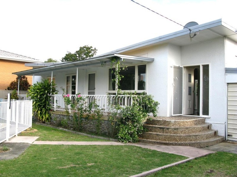 11 Naranga Ave, Broadbeach QLD 4218