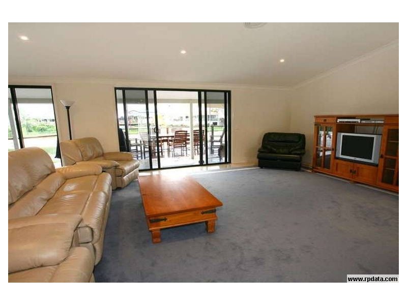 25 Goolagong Court, Broadbeach Waters QLD 4218