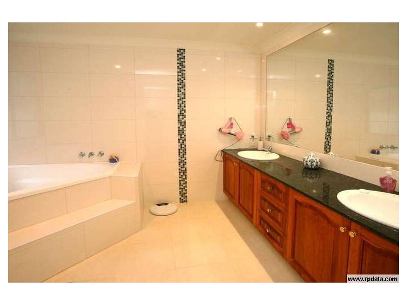 25 Goolagong Court, Broadbeach Waters QLD 4218