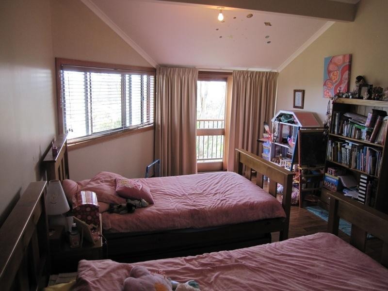 8 Coogee Court, Elanora QLD 4221