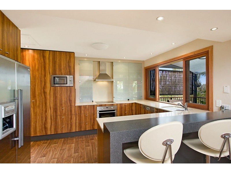 8 Coogee Court, Elanora QLD 4221