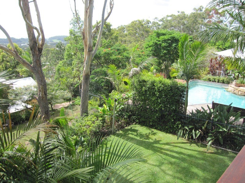 8 Coogee Court, Elanora QLD 4221