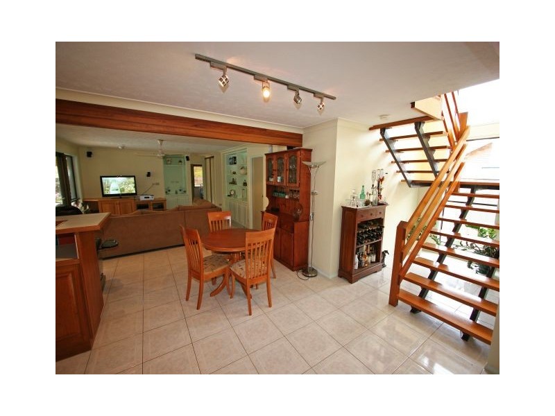 10 Sumach Place, Palm Beach QLD 4221