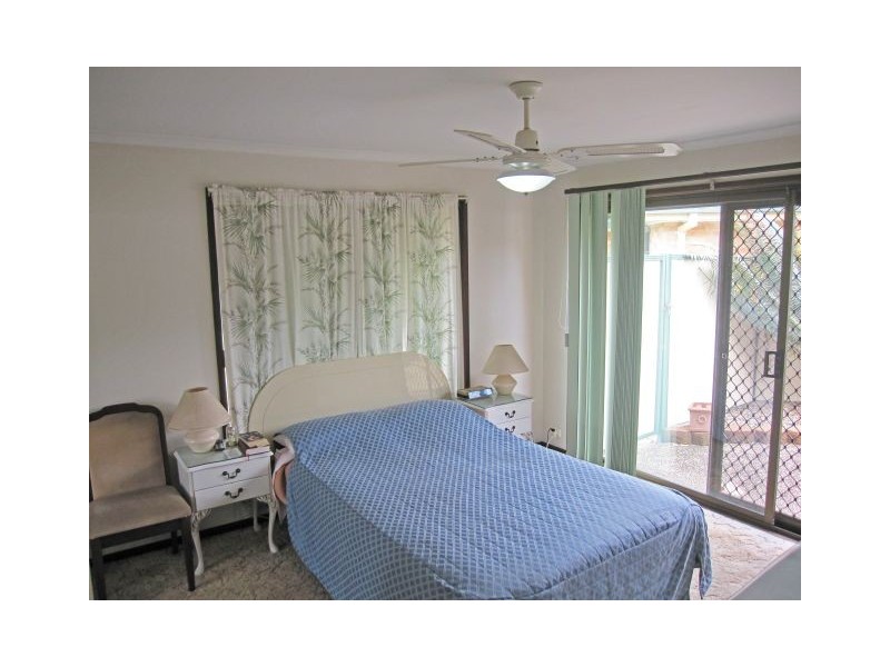 2 Seabrook, Elanora QLD 4221