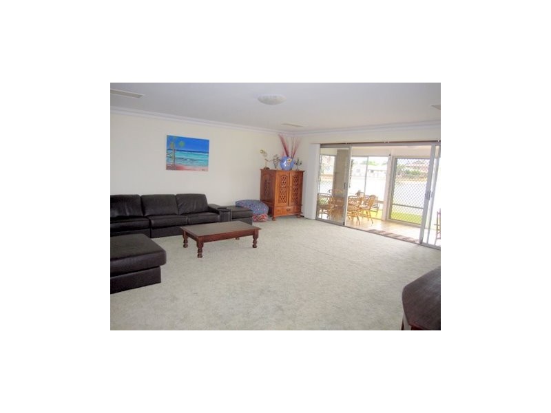 122 Mallawa Drive, Palm Beach QLD 4221