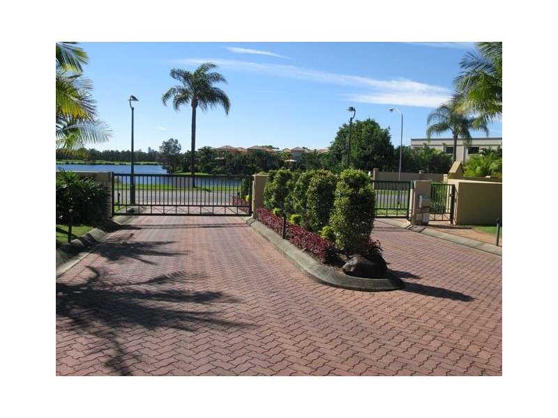 2/152 Palm Meadows Drive, Carrara QLD 4211