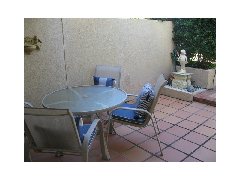 2/152 Palm Meadows Drive, Carrara QLD 4211