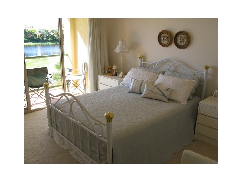 2/152 Palm Meadows Drive, Carrara QLD 4211