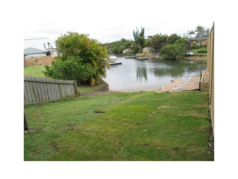 27 Pacific Blvd, Broadbeach Waters QLD 4218