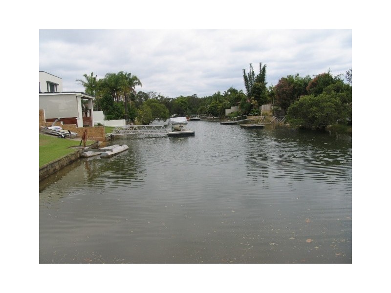 27 Pacific Blvd, Broadbeach Waters QLD 4218