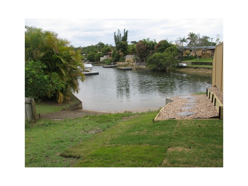 27 Pacific Blvd, Broadbeach Waters QLD 4218
