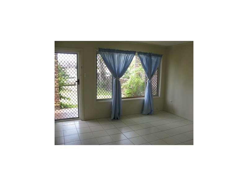 27 Pacific Blvd, Broadbeach Waters QLD 4218
