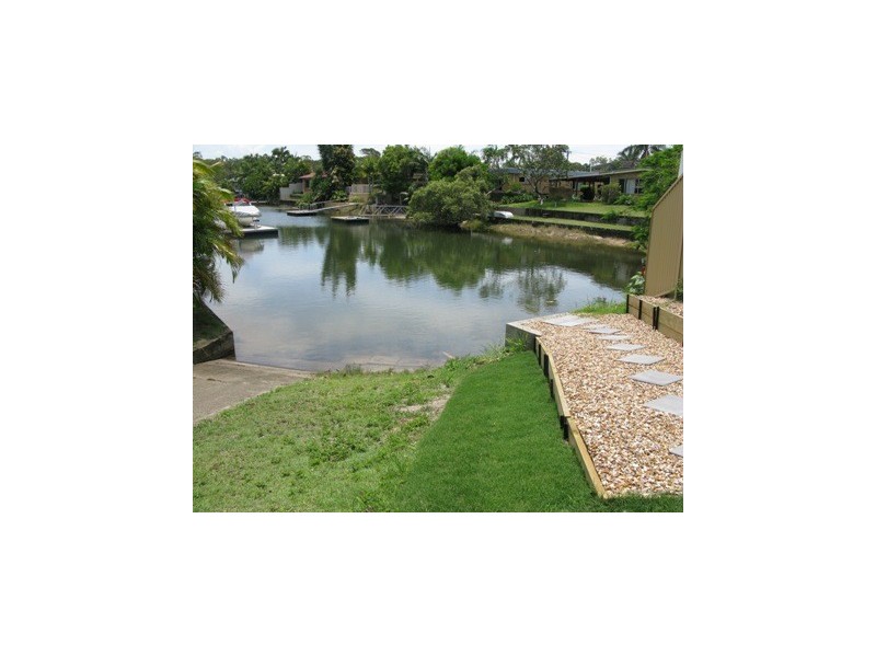 27 Pacific Blvd, Broadbeach Waters QLD 4218