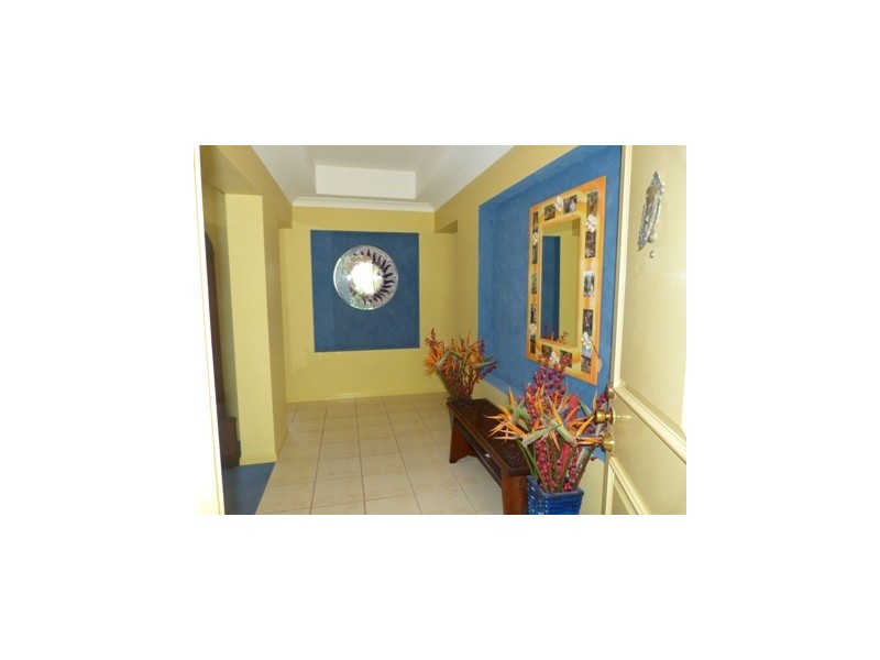 8 Westminster Blvd, Elanora QLD 4221