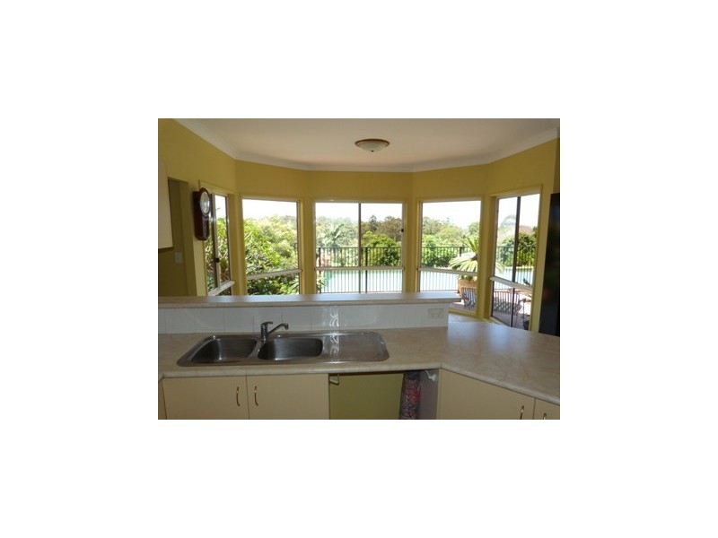 8 Westminster Blvd, Elanora QLD 4221