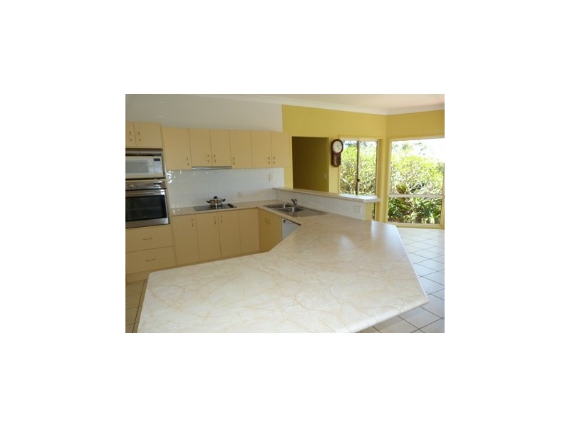 8 Westminster Blvd, Elanora QLD 4221