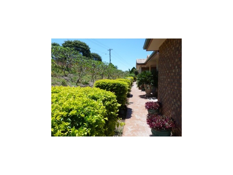 8 Westminster Blvd, Elanora QLD 4221