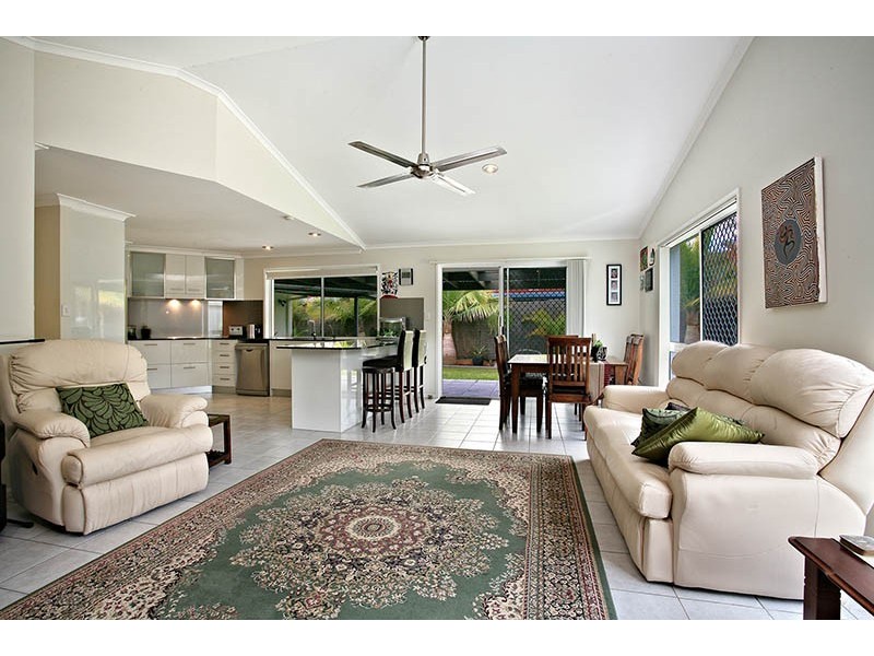 12 Kentia Court, Elanora QLD 4221