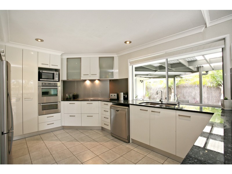 12 Kentia Court, Elanora QLD 4221