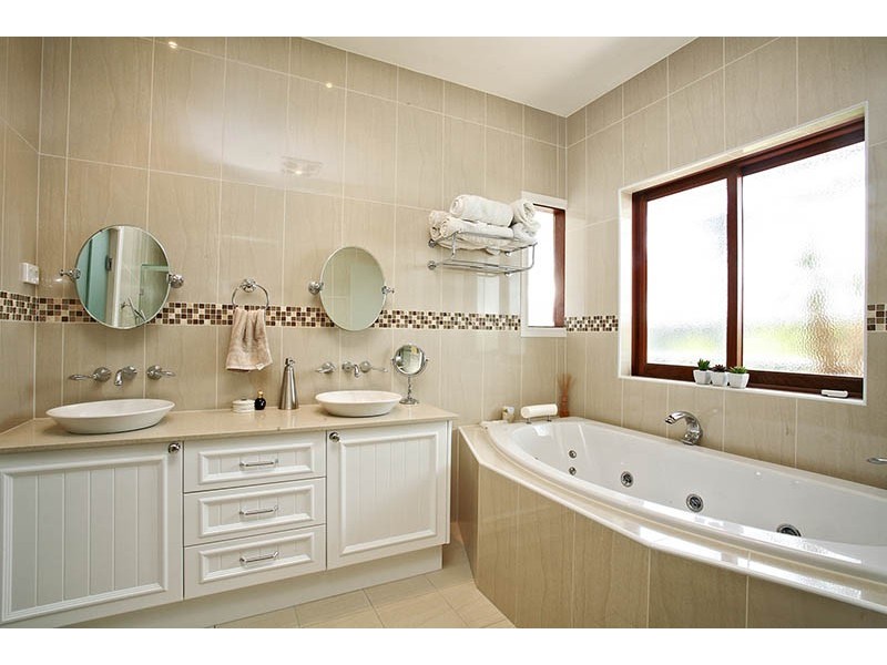 38 Whitsunday Drive, Currumbin Waters QLD 4223