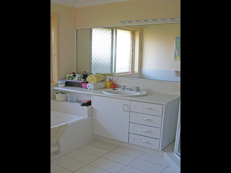 10 Saffron Street, Elanora QLD 4221