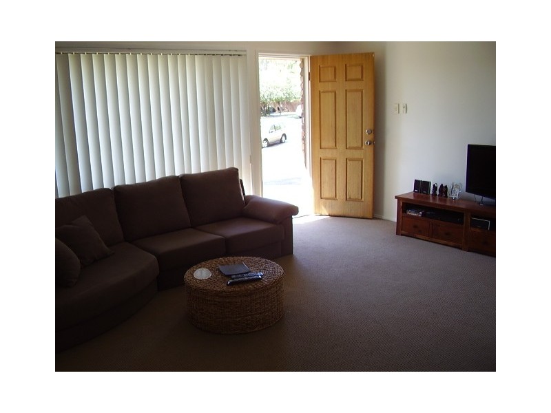 1/8  Sara st, Ashmore QLD 4214