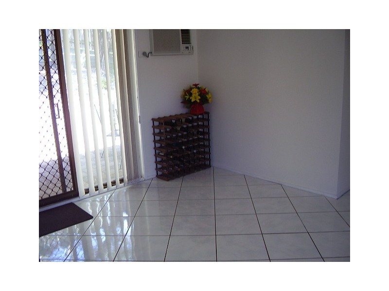 1/8  Sara st, Ashmore QLD 4214