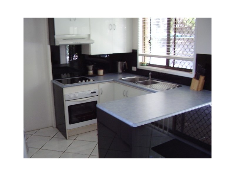 1/8  Sara st, Ashmore QLD 4214