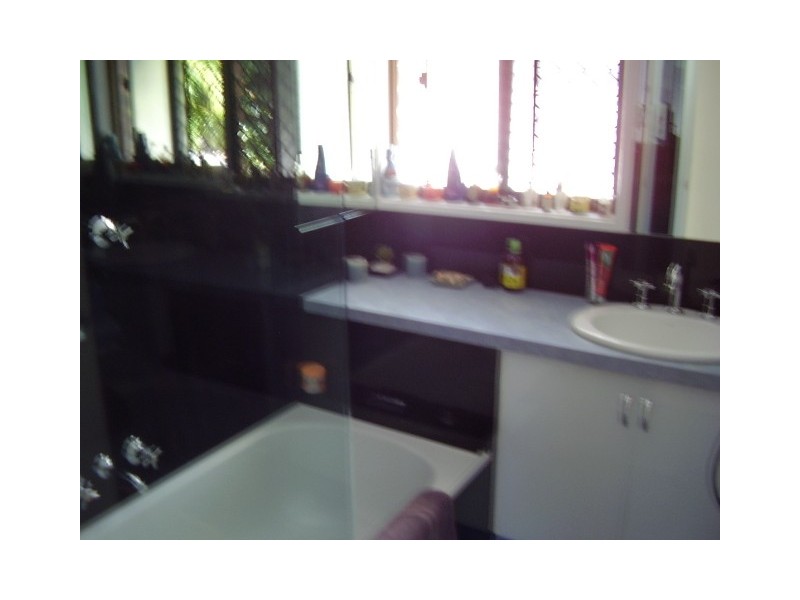 1/8  Sara st, Ashmore QLD 4214