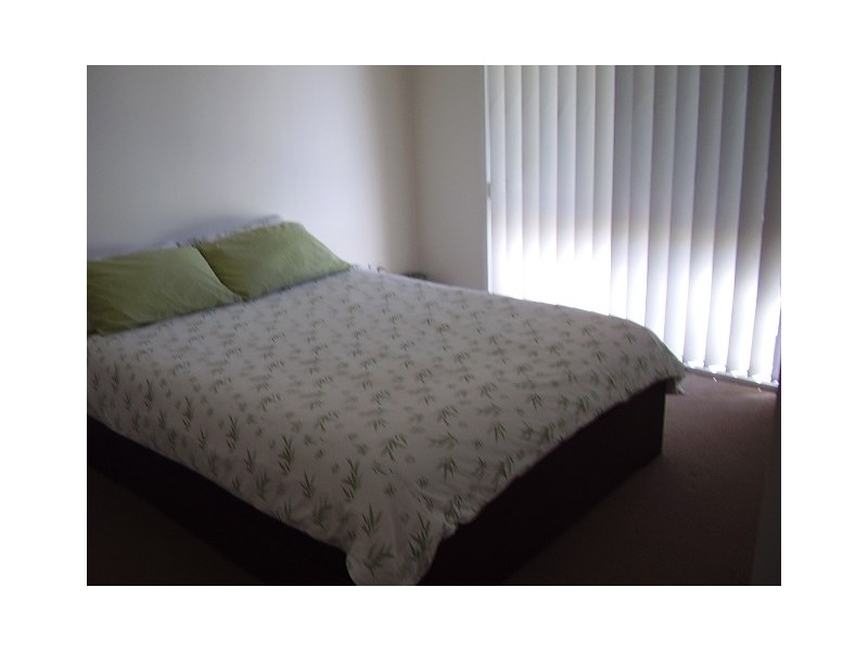 1/8  Sara st, Ashmore QLD 4214