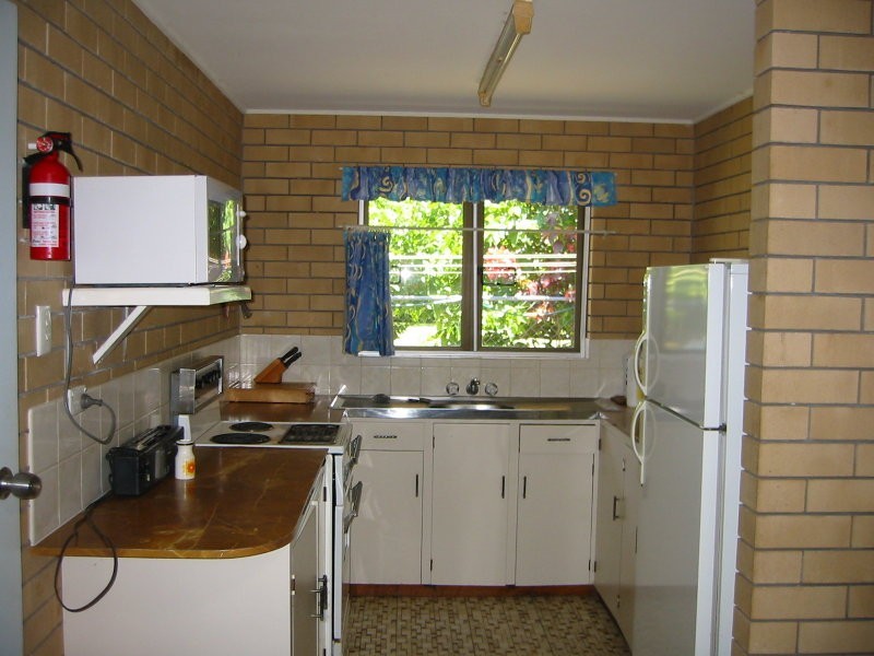 6 Ballow Street, Amity Point QLD 4183