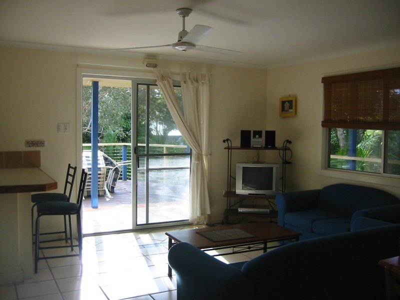 2 Millers Lane, Amity Point QLD 4183