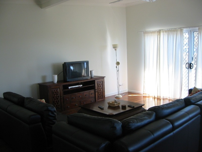 16 Cumming Parade, Point Lookout QLD 4183