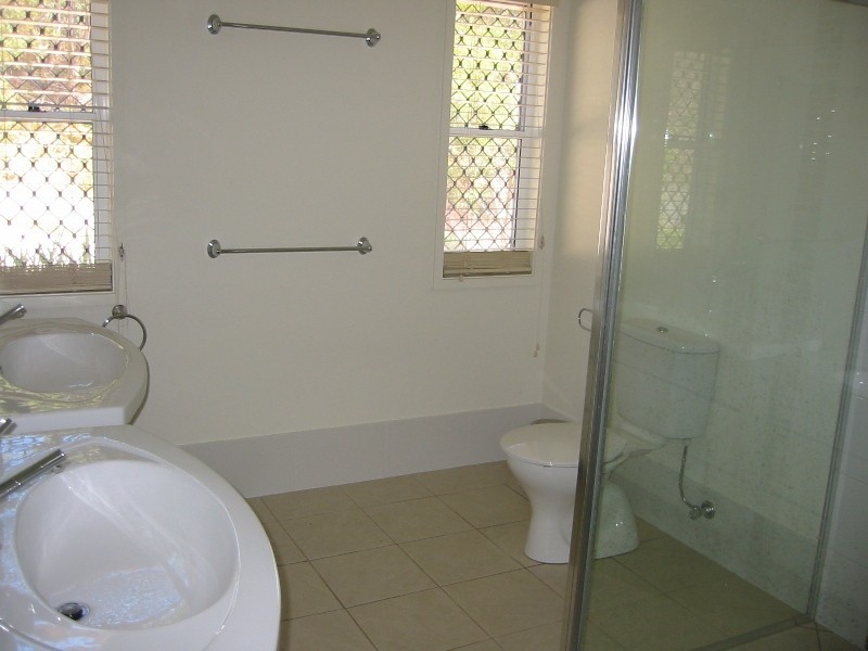 16 Cumming Parade, Point Lookout QLD 4183