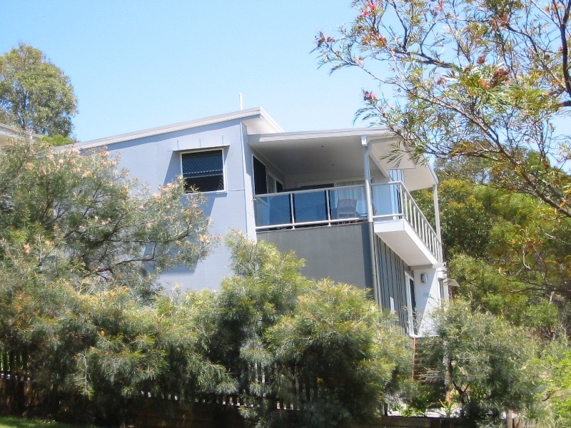 16 Cumming Parade, Point Lookout QLD 4183