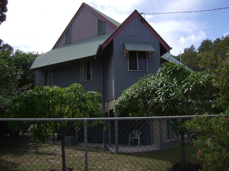 15 Providence Street, Amity Point QLD 4183