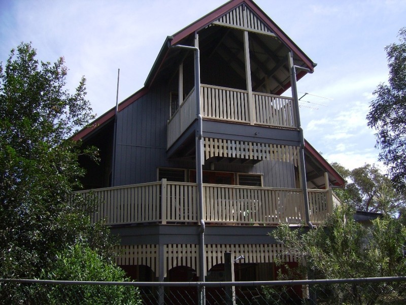 15 Providence Street, Amity Point QLD 4183