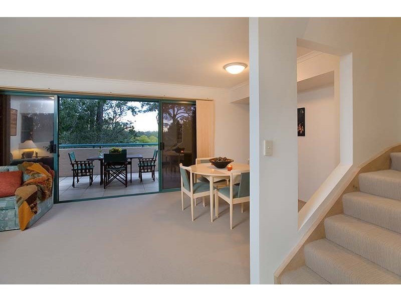 78 Orchard Tce, St Lucia QLD 4067