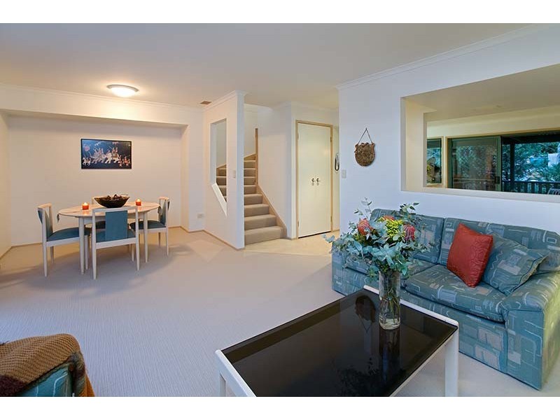 78 Orchard Tce, St Lucia QLD 4067