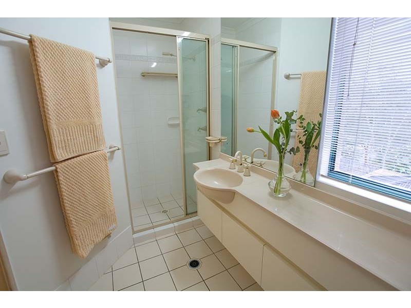 78 Orchard Tce, St Lucia QLD 4067