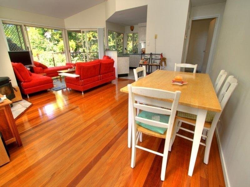 11 Gordon Rd, Bardon QLD 4065